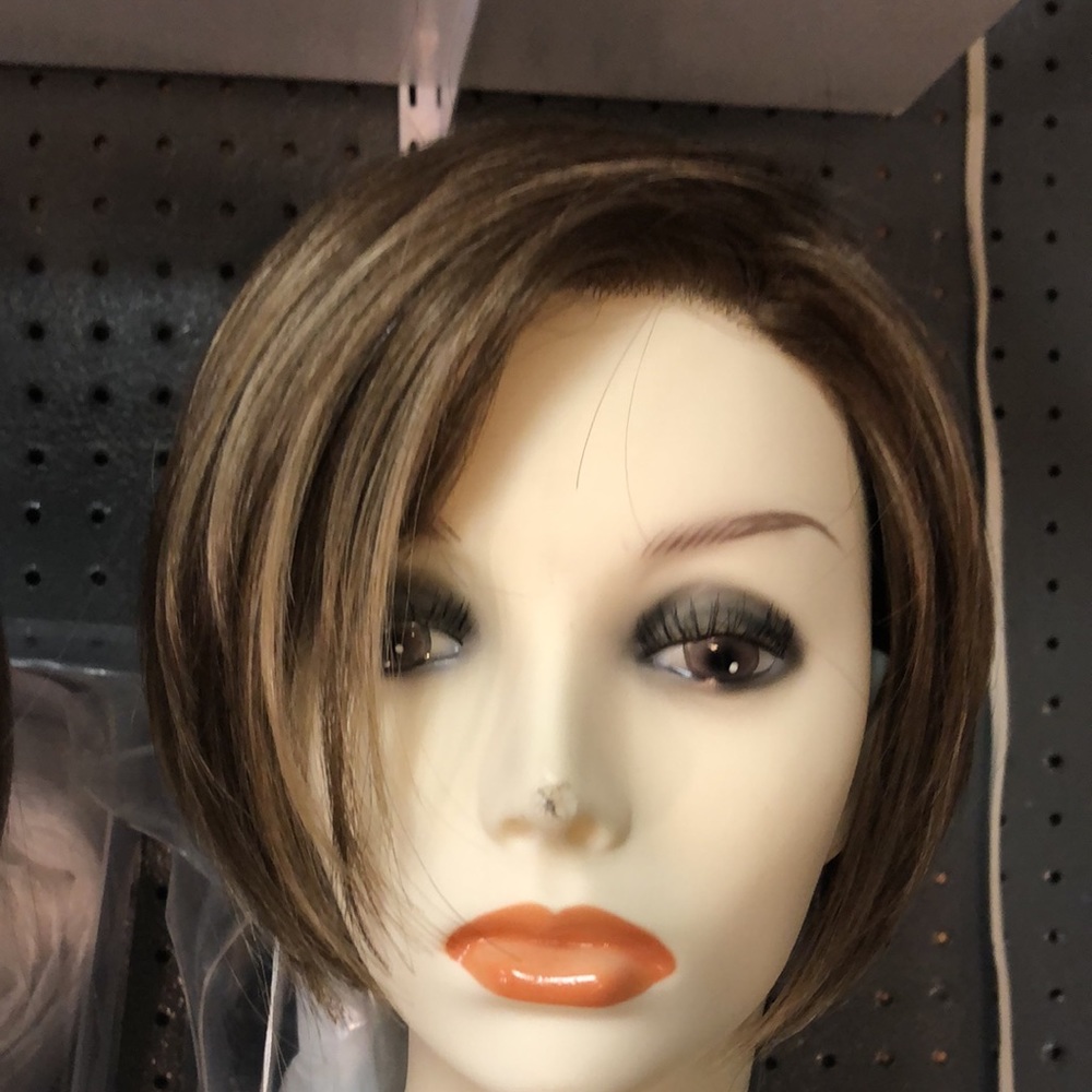 Short wig - Picture 12 of 13